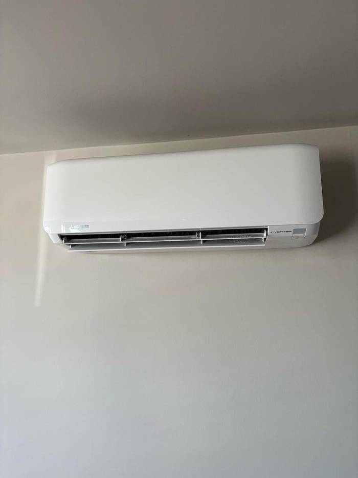 Mitsubishi Heavy Industries air conditioning indoor unit installed on wall