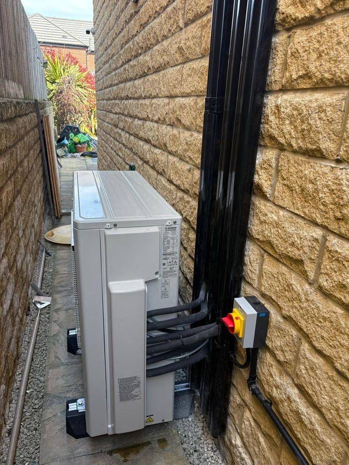 Mitsubishi air conditioning outdoor unit installed in tight side alley